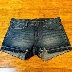 Banana Republic premium denim medium wash boyfriend fit shorts. Size 2 loose fit